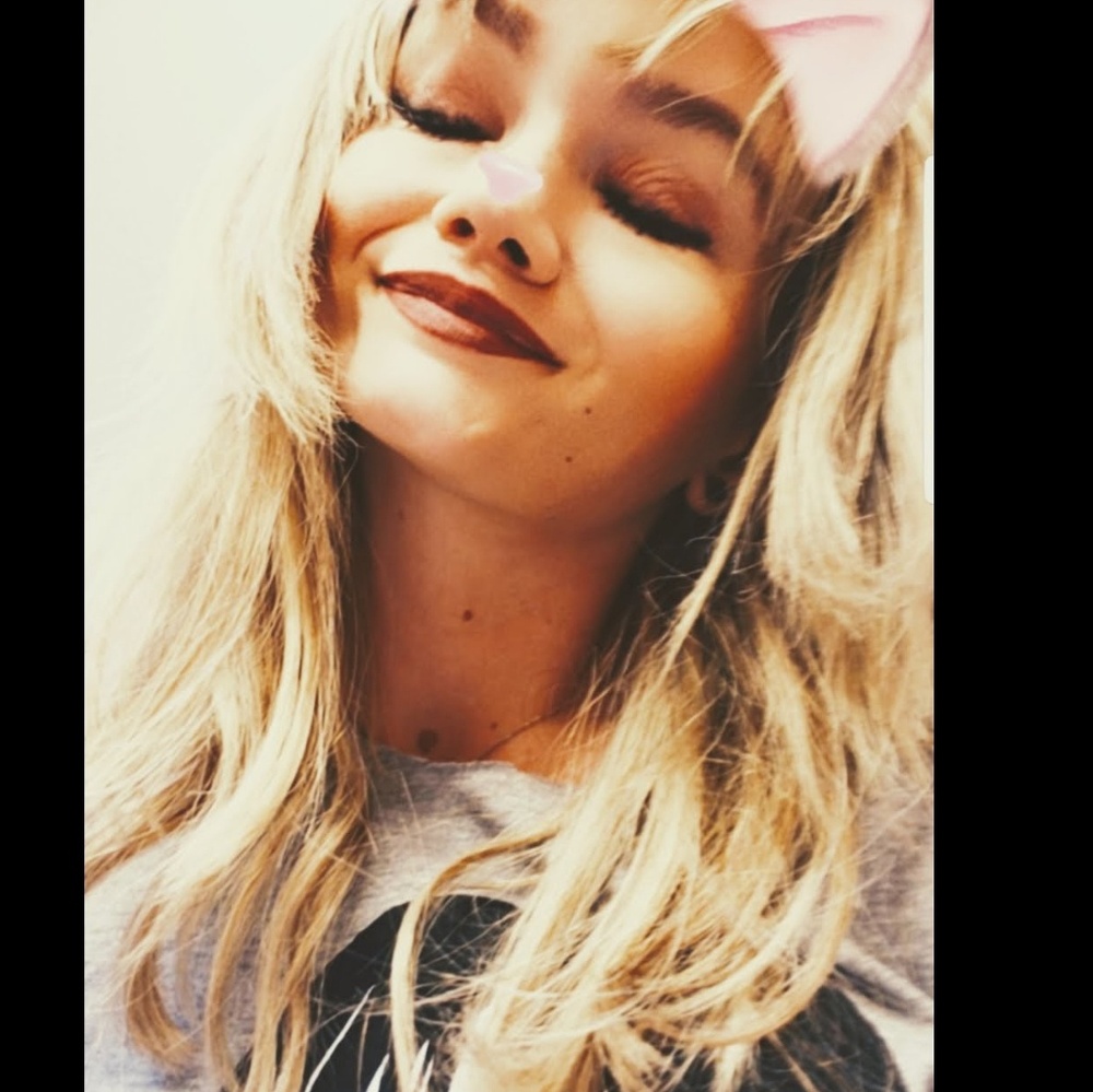 Meet your Posher, Cassandra